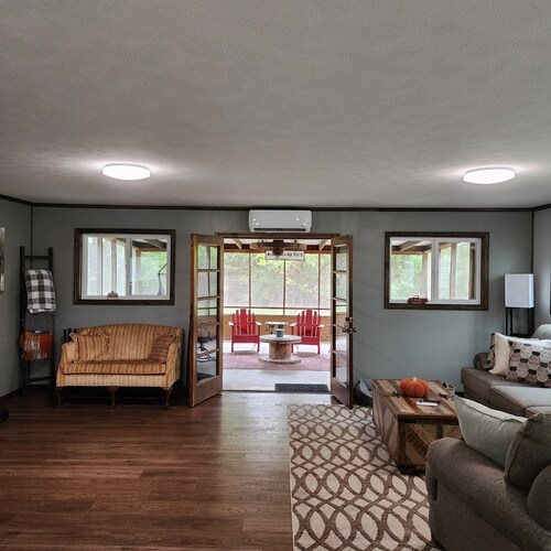 Cozy One-Bedroom Cabin on Peaceful 38 Acres