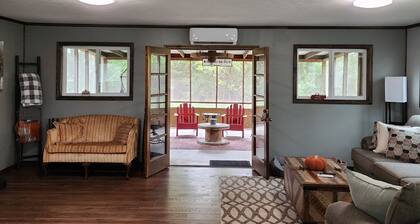 Cozy One-Bedroom Cabin on Peaceful 38 Acres