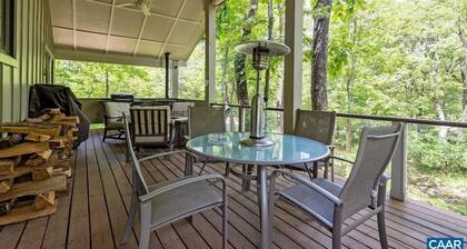 The Snow House Pet Friendly Creek PacMan