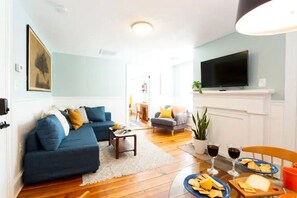 Smart TV, books, stereo - Sycamore Suite ~ 1 of 5 Unique Stays at Basswood ~ 2nd Floor (Capon Bridge)