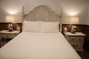 6 bedrooms, desk, iron/ironing board, free WiFi