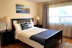 3 bedrooms, desk, iron/ironing board, free WiFi