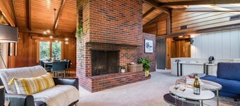 This house is a 5 bedroom(s), 3 bathrooms, located in Eugene, OR.