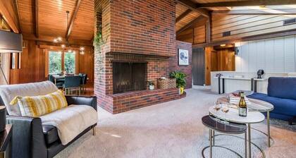 This house is a 5 bedroom(s), 3 bathrooms, located in Eugene, OR.