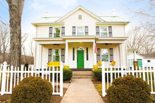Sassafras Suite ~ 1 of 5 Unique Stays at Basswood