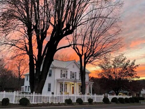 Sassafras Suite ~ 1 of 5 Unique Stays at Basswood