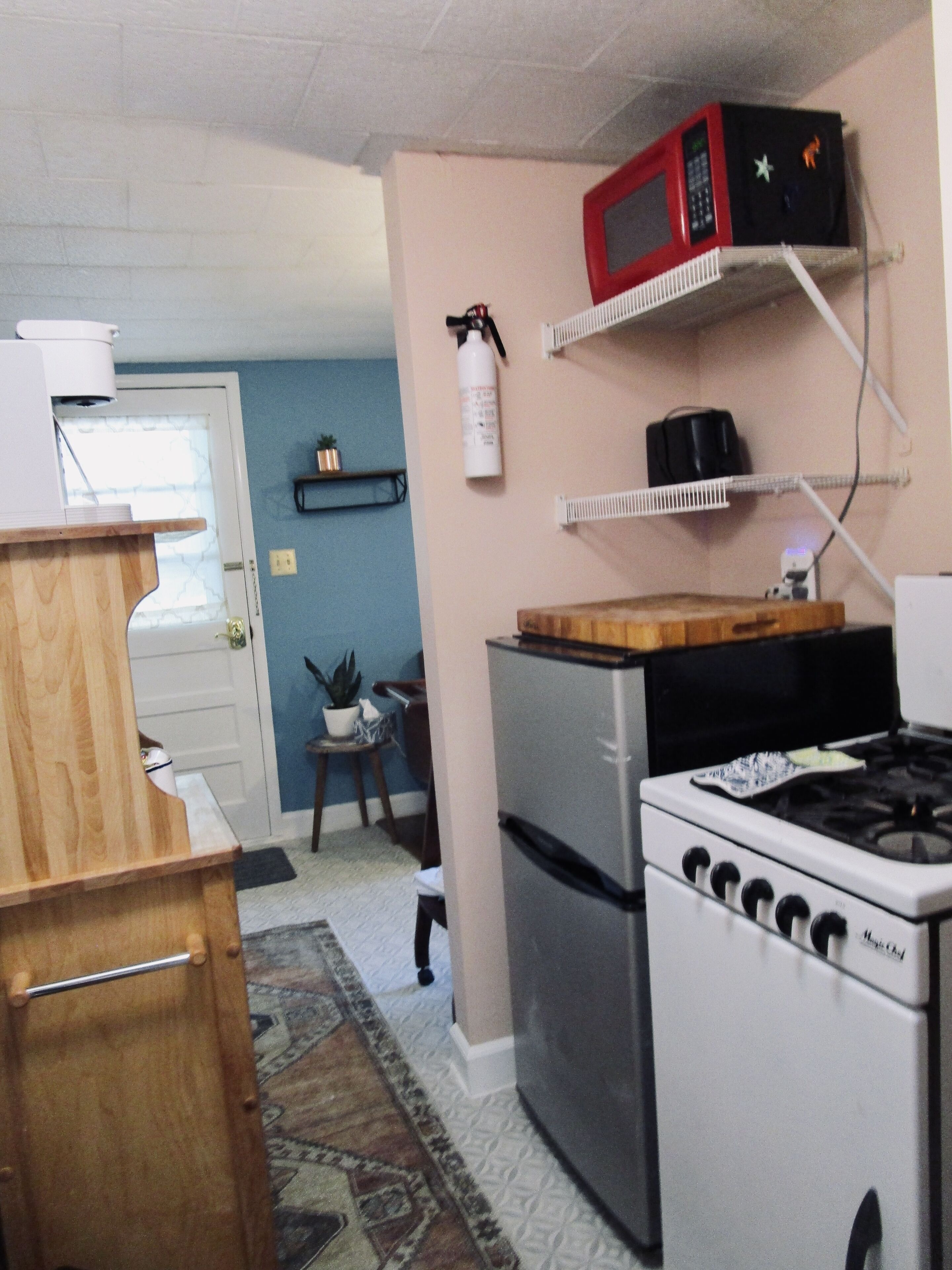 Fridge, microwave, stovetop, coffee/tea maker