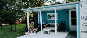 Boho-Chic Studio Unit 1: Garden Views, Cozy, Calm & Cool