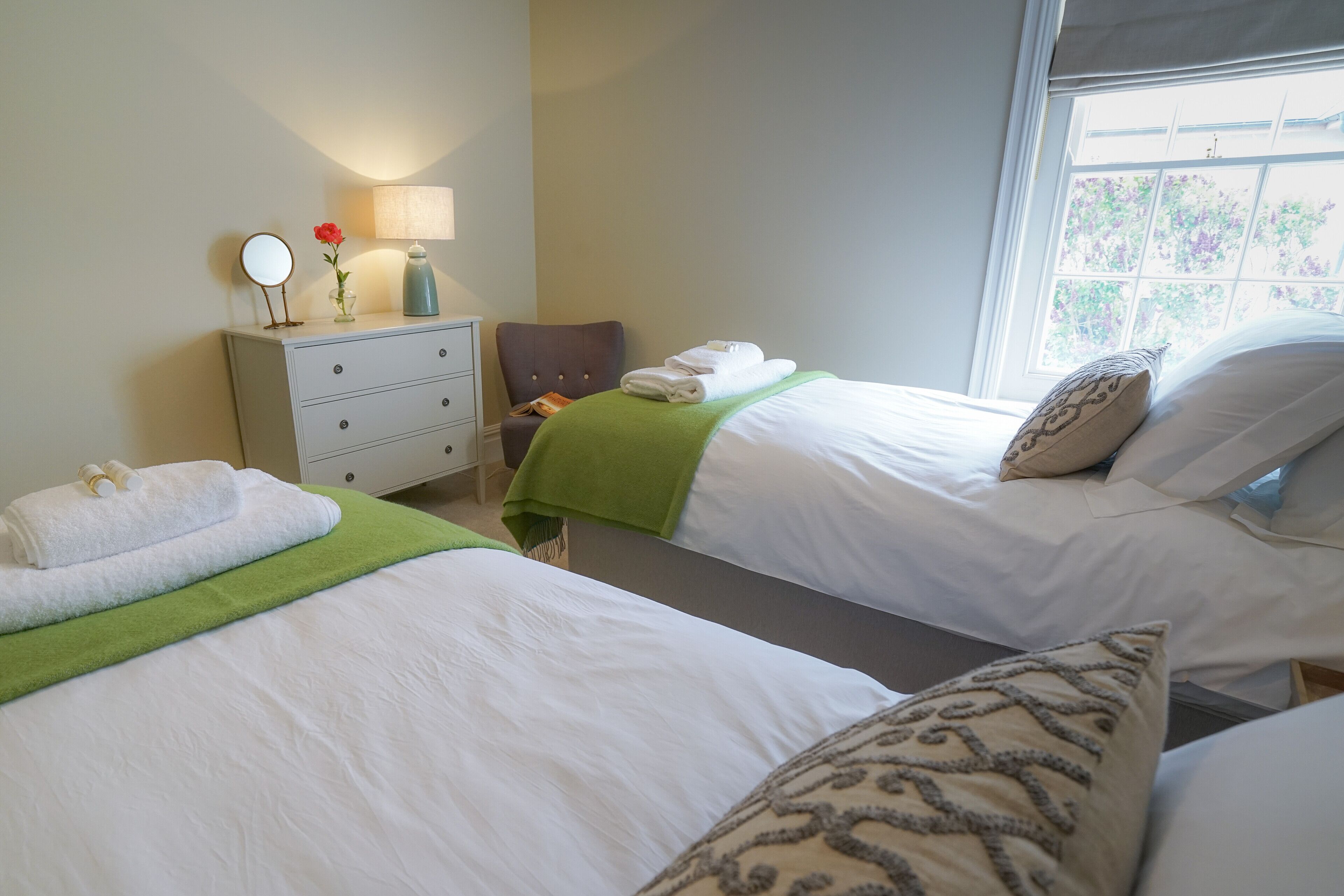 3 عدّة غرف نوم وبديكورات فريدة لكل غرفة وطراز فريد لكل وحدة