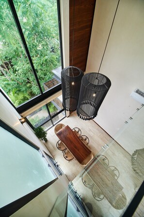 المنشأة من الداخل