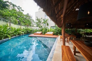 室外游泳池