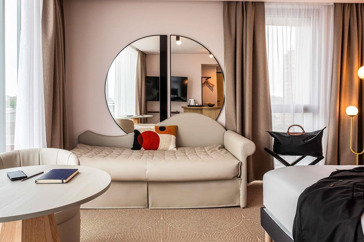 Classic Room, 1 Queen Bed with Sofa bed