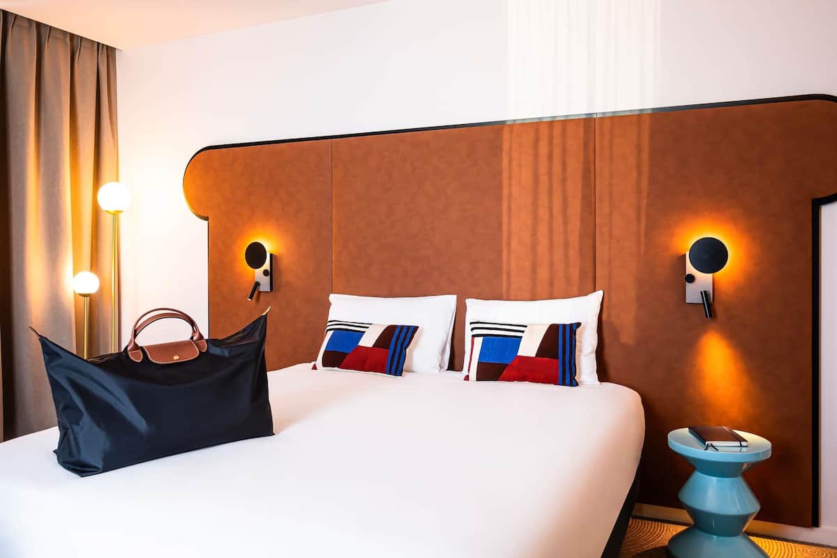 In-room safe, laptop workspace, blackout drapes, soundproofing