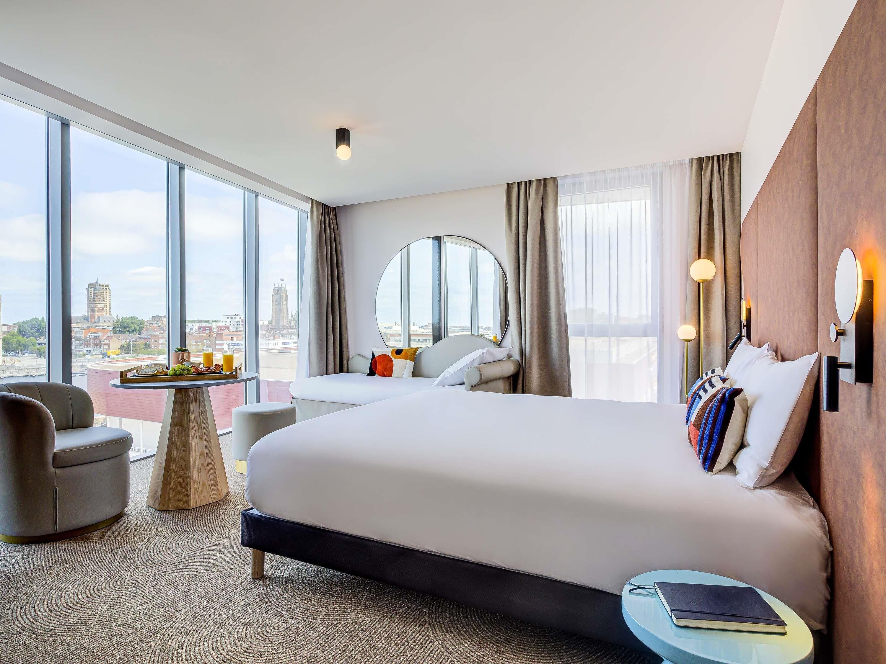 客房内保险箱、笔记本电脑工作区、遮光窗帘、隔音