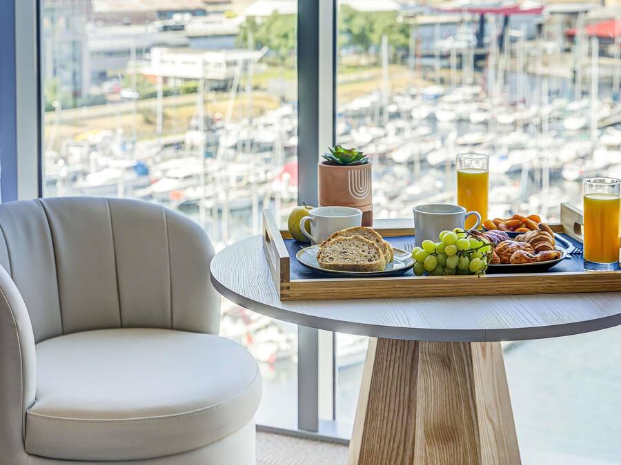 Tägliches Frühstücksbuffet (20 EUR pro Person)