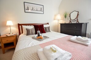 3 bedrooms, individually decorated, individually furnished, free WiFi - Three Chantry Barns, Orford (Woodbridge)