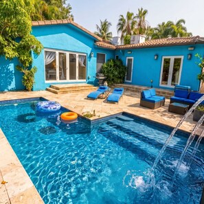 A swimming pool with lounge chairs and a water feature. - #1 Family Oasis/Htd SW Pool/3BR/10mins to all/No Car Rqd/New Pics/All Updated (Fort Lauderdale)