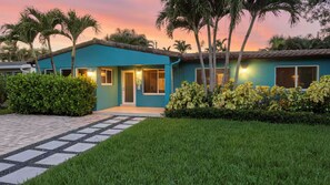 Exterior - Luxury 3BR Fort Lauderdale Home · Heated Saltwater Pool · Near Las Olas (Fort Lauderdale)