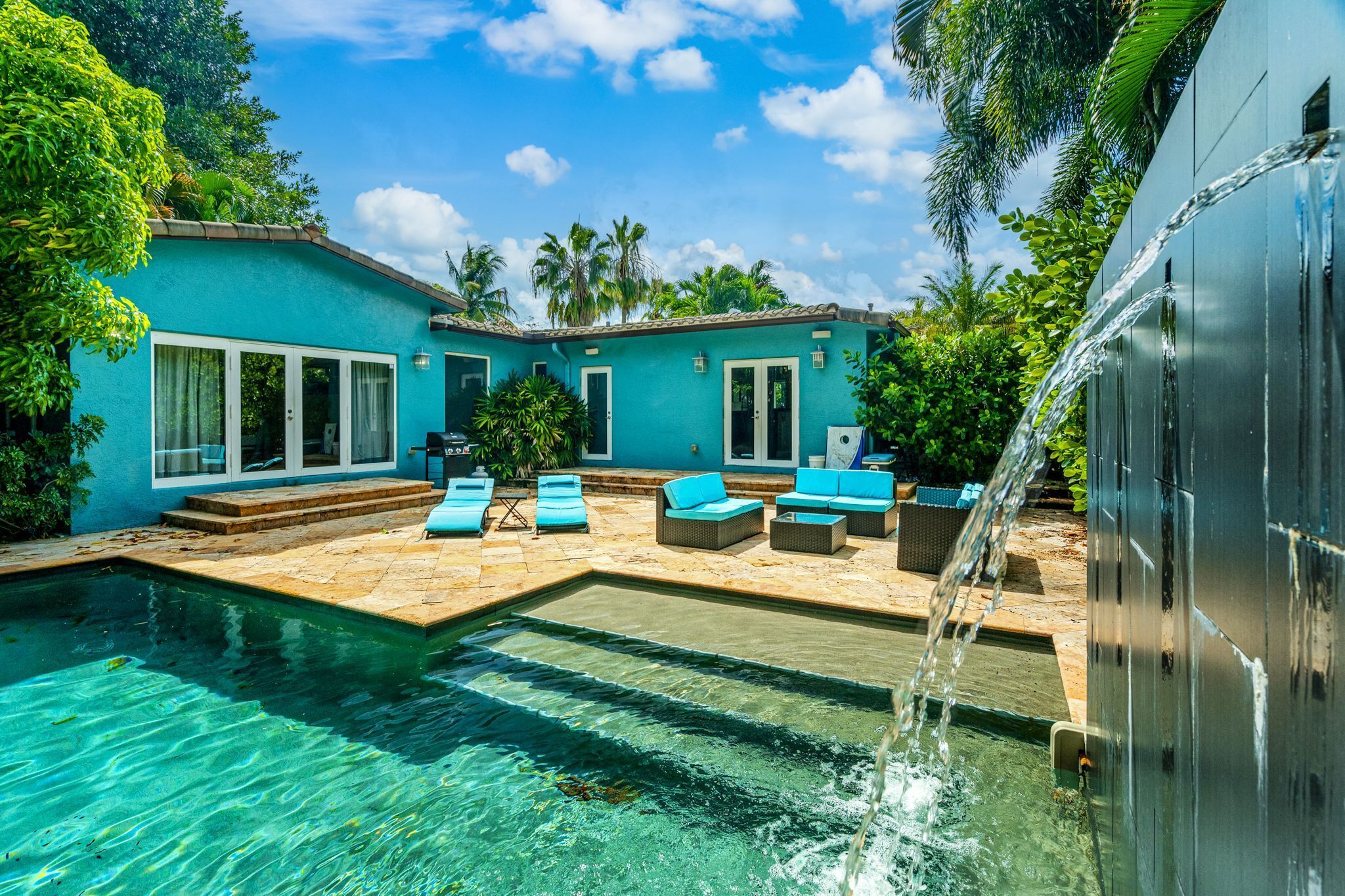 حمّام سباحة مُدفَّأ