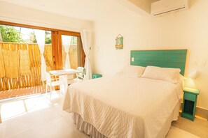 STUDIO BRISA LUXO DE MINICASA 1B | Ropa de cama de alta calidad, colchones Select Comfort, cortinas opacas