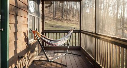 Cabin Retreat in Virginia Wine Country • Hot Tub, Theatre & Game Room, & More