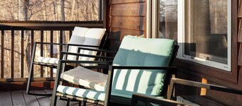 Delicious Cabin • Screened Porch, Hot Tub & Charm