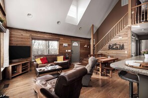 Fernseher, Kamin, Tischfußball, Arbeitsbereiche