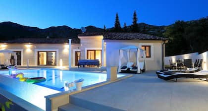 Stunning home in Starigrad Paklenica