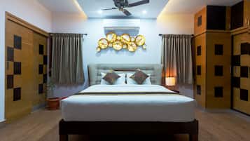 Executive Luxury Superior Room | 1 kamar tidur, dilengkapi dengan perabotan berbeda-beda, dan meja kerja