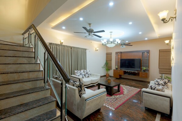 Lobby sitting area - Tulip Villa by Orbit Hotels (Bengaluru)