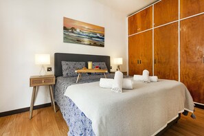 Bügeleisen/Bügelbrett, Reisekinderbett, kostenloses WLAN, Bettwäsche