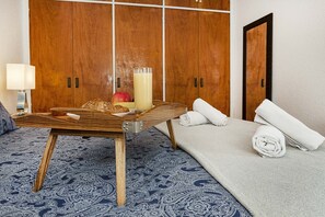 Bügeleisen/Bügelbrett, Reisekinderbett, kostenloses WLAN, Bettwäsche