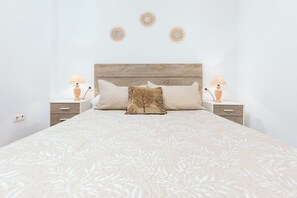 2 bedrooms, iron/ironing board, bed sheets