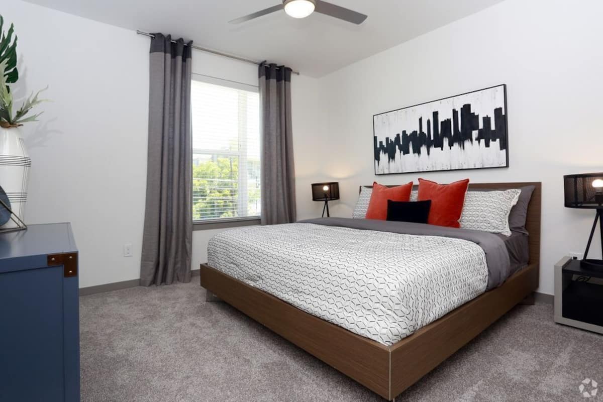 Executive Apartment | Premium bedding, down duvets, soundproofing, iron/ironing board