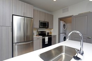 Room - Dream Suites at River East (Fort Worth)