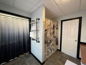 Combined shower/bathtub, hair dryer, towels, soap