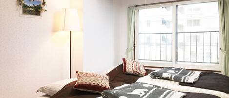 4 bedrooms, desk, iron/ironing board, free WiFi