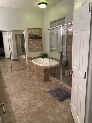 Bathtub, jetted tub