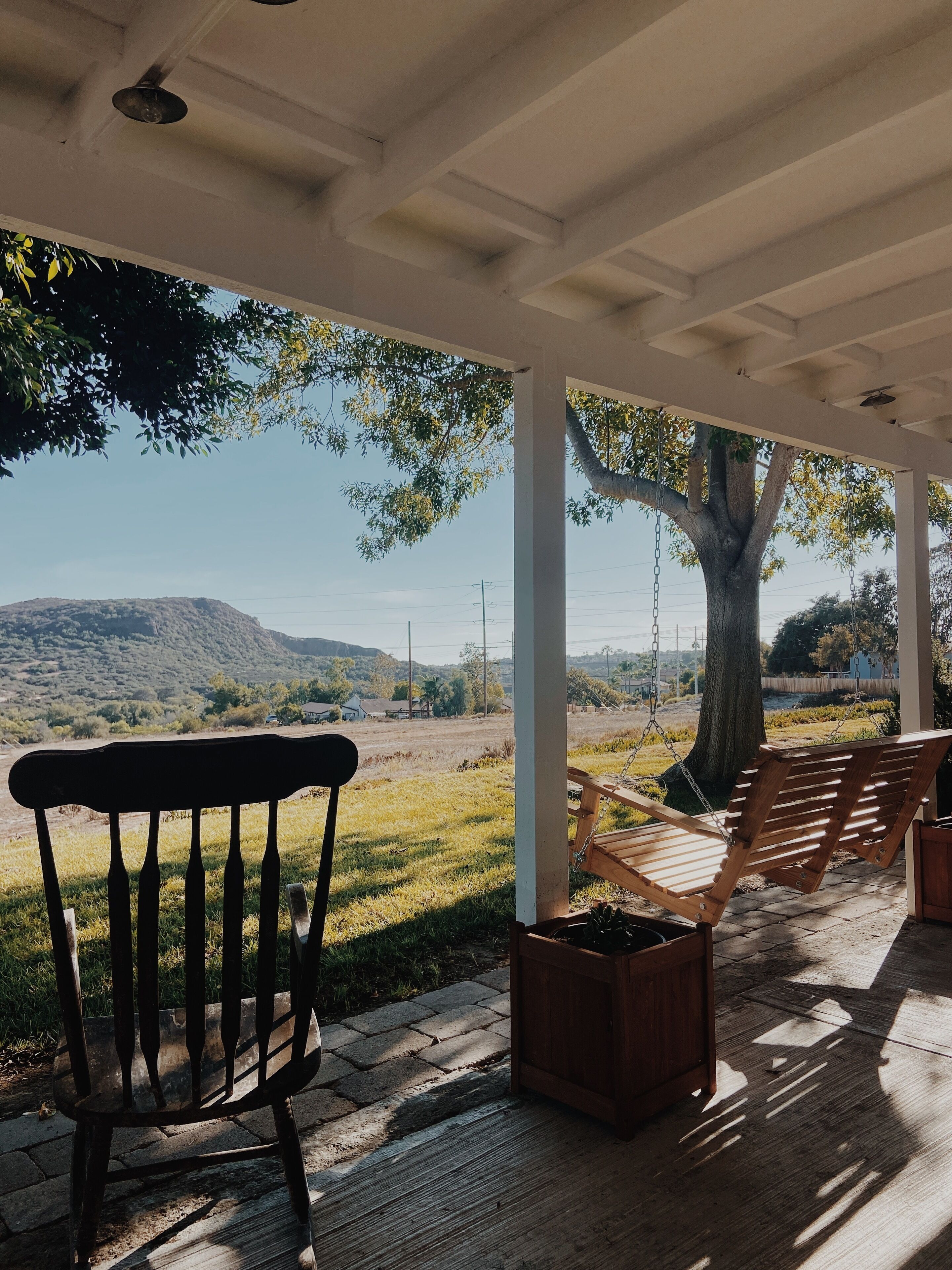 Spacious home with yard close to coast and opens up to 110 acre nature preserve!