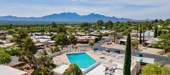 Entire 1500 sqft 2bed 2bath access to the pool don't be cramped in a room!