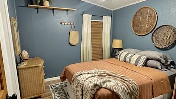 2 bedrooms, travel cot, free WiFi, bed sheets