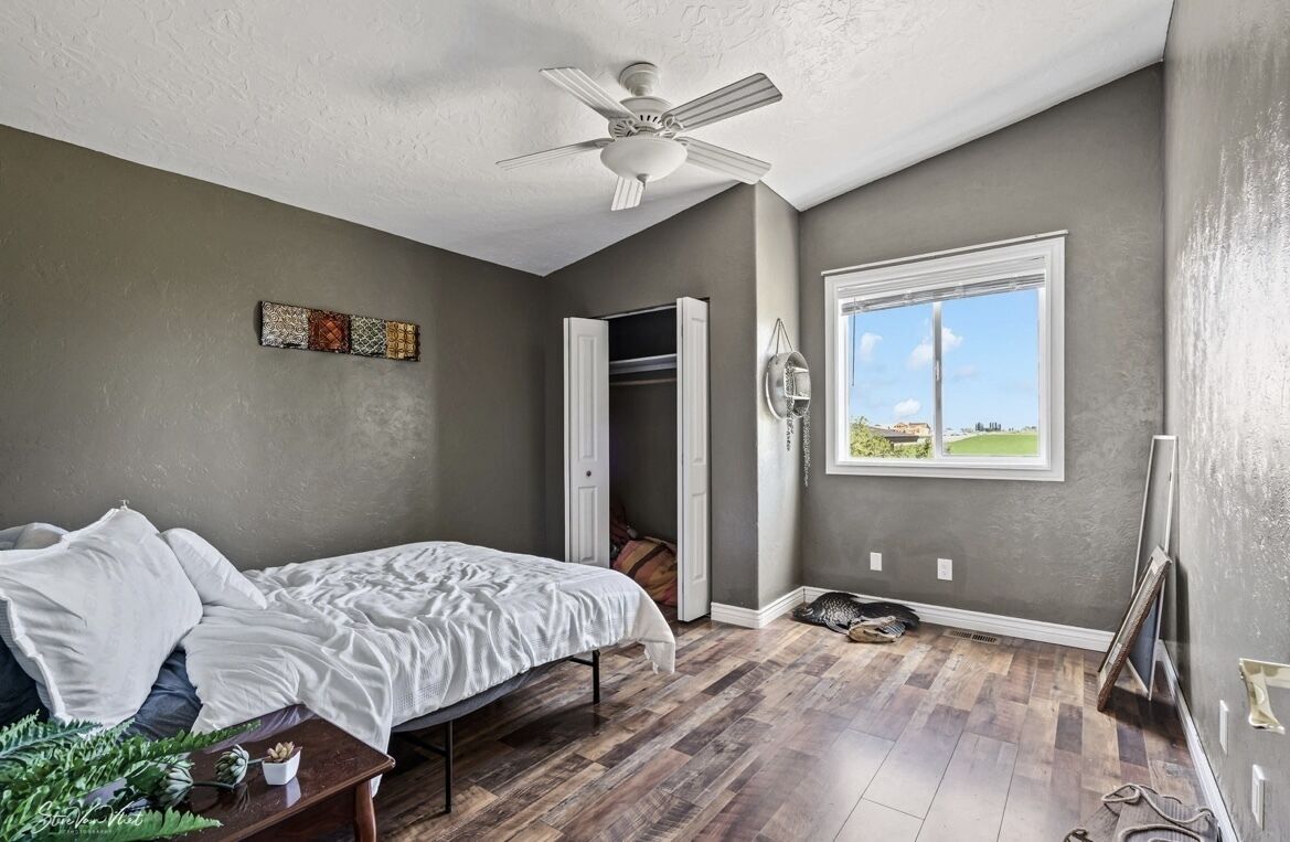 2 多间卧室、客房内保险箱、免费 WiFi、床单