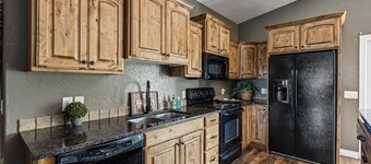 2 bedroom house overlooking Snake River