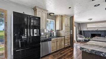 KylskÄp, mikrovÄgsugn, ugn och spishÀll