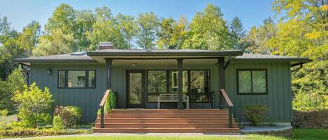 المنشأة من الخارج