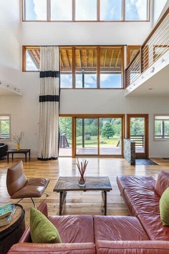 Spacious Modern Retreat | Sleek Style with Stunning View