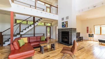 Télévision, cheminée