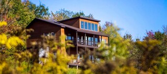 Spacious Modern Retreat | Sleek Style with Stunning View