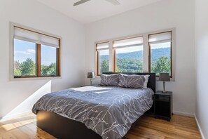 Desk, WiFi, bed sheets