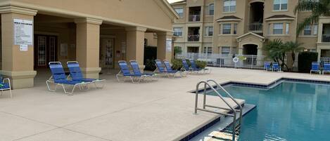 Piscine extérieure, piscine chauffée